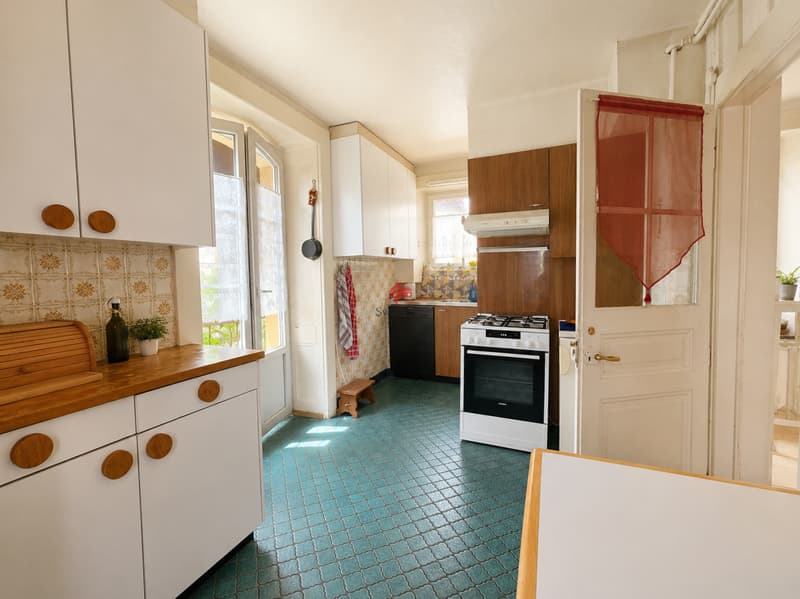Charming residence with potential (7)