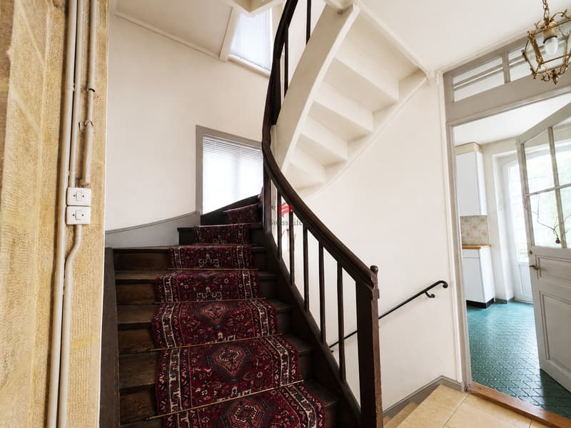 Charming residence with potential (6)