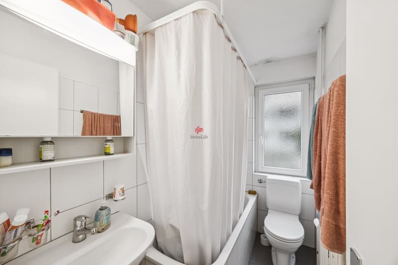 Badezimmer mit Badewanne