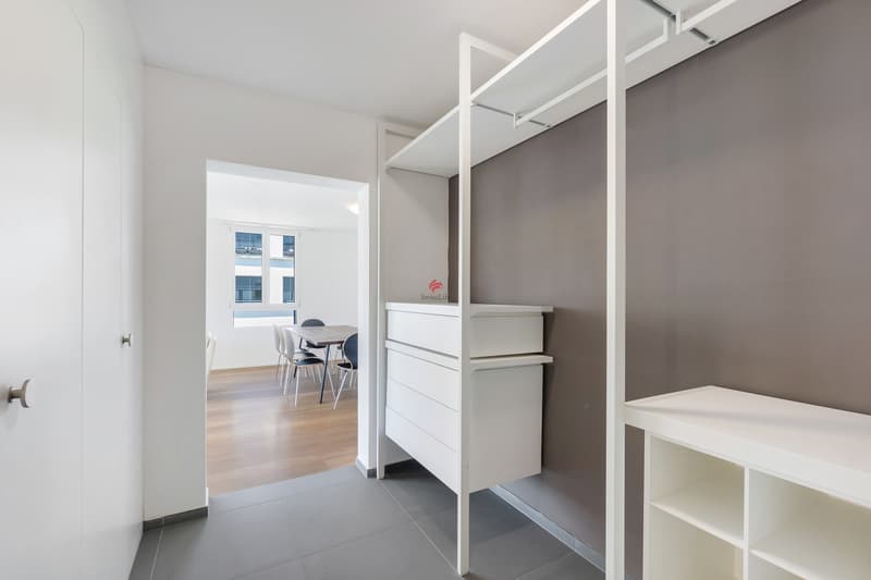 Hochwertige 4.5 Zimmer Wohnung mit sonniger Loggia und Felseneggblick (10)