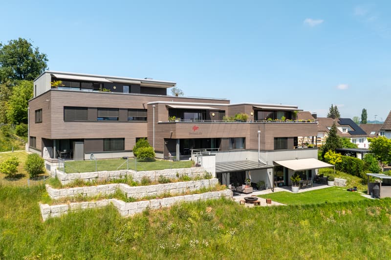 Architektonisch ansprechend gestaltet und harmonisch in die Umgebung eingebettet