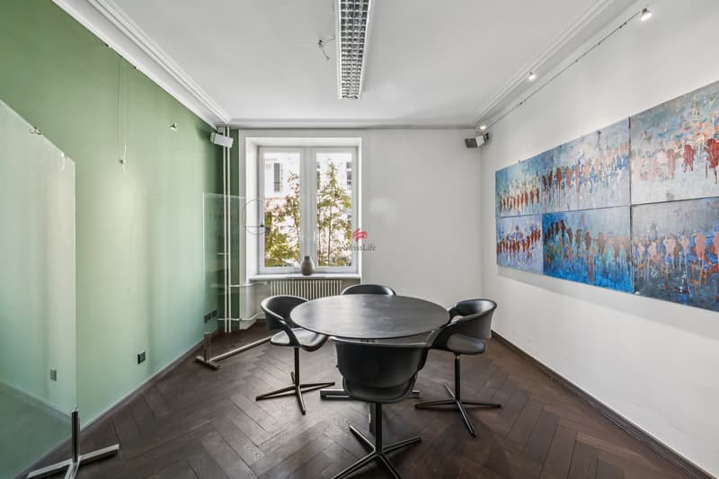 Zimmer mit Blick zur Strasse