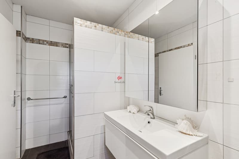 Dusche/WC mit schönen Materialien...