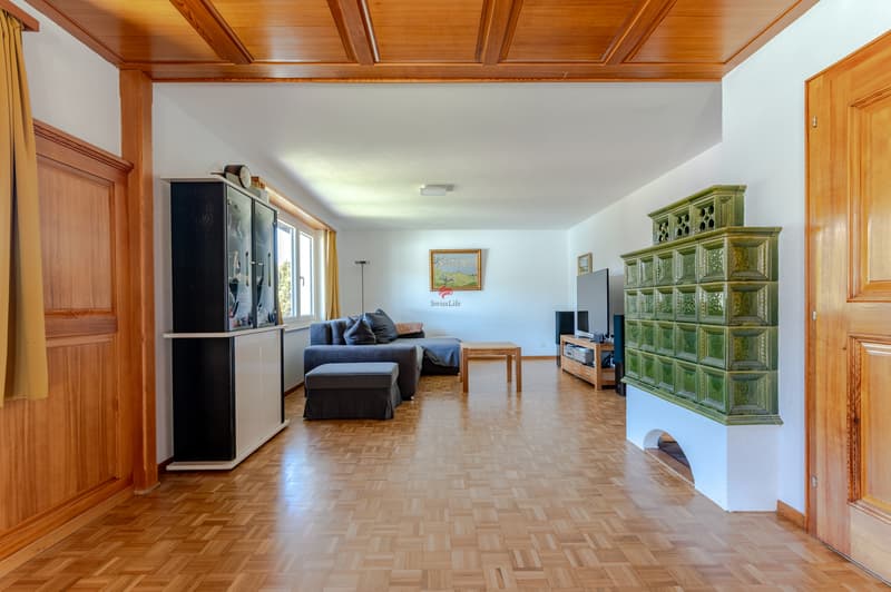 Wohnzimmer mit Kachelofen