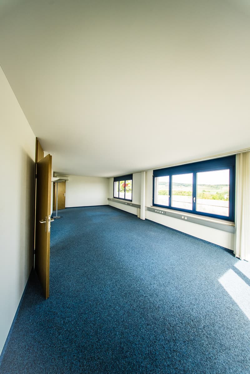 Investitionschance: Gewerbeliegenschaft am Flughafen Zürich (4)