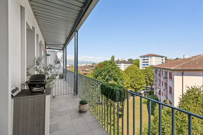 / Vue depuis la loggia côté parc Valency