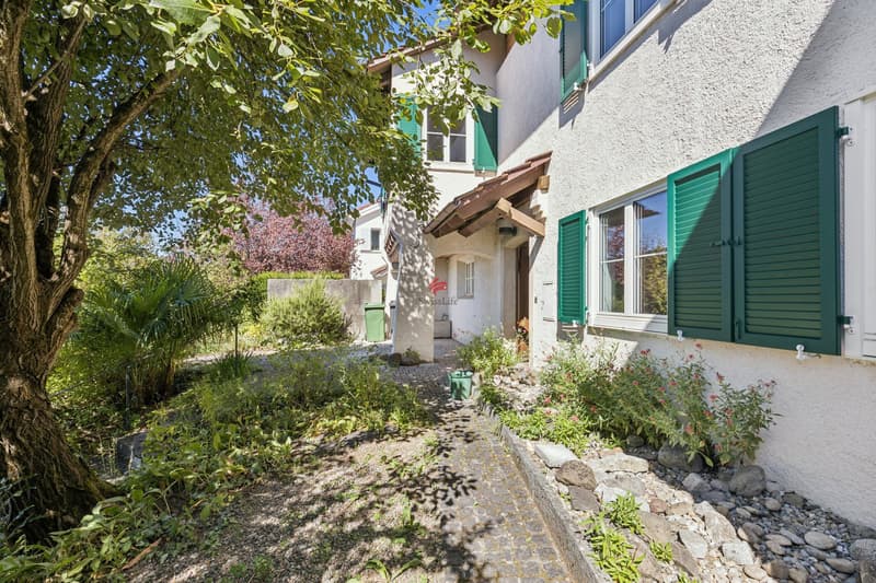 Charmantes Mittelhaus mit traumhafter Aussicht und Potenzial (1)