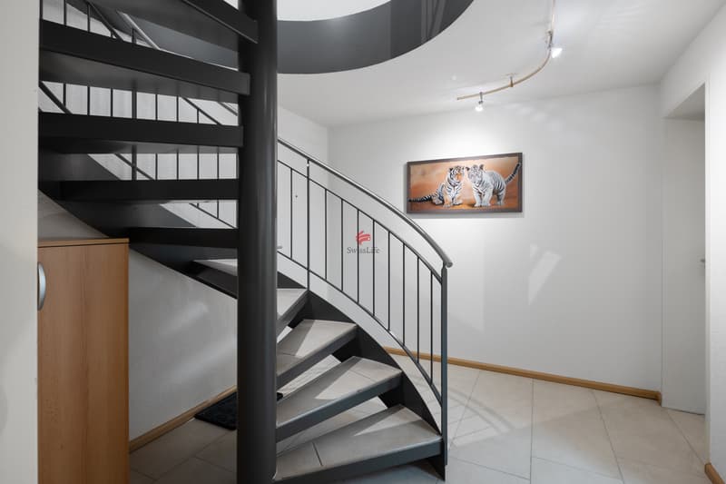 Die Treppe führt ins beheizte Untergeschoss.