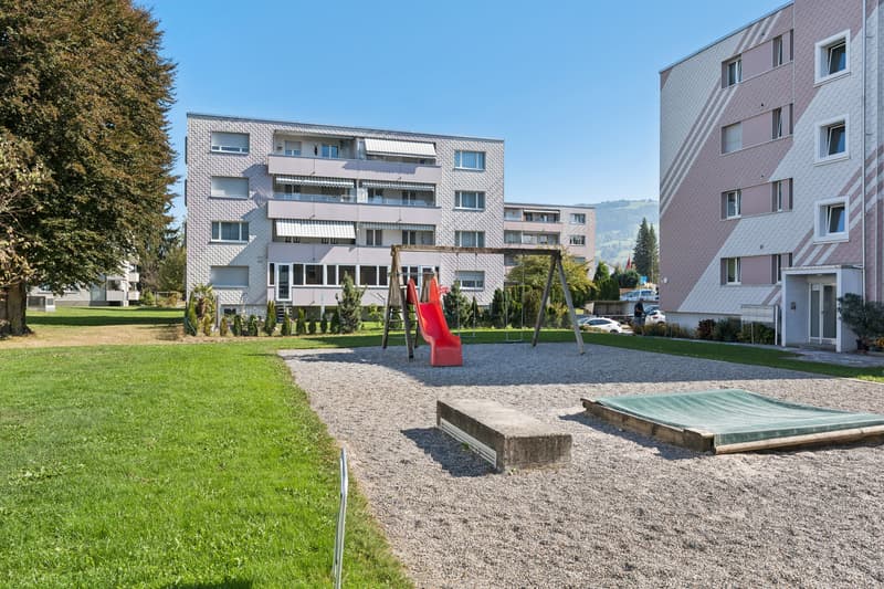 Sonneneinstrahlung von allen Seiten der Wohnung (9)