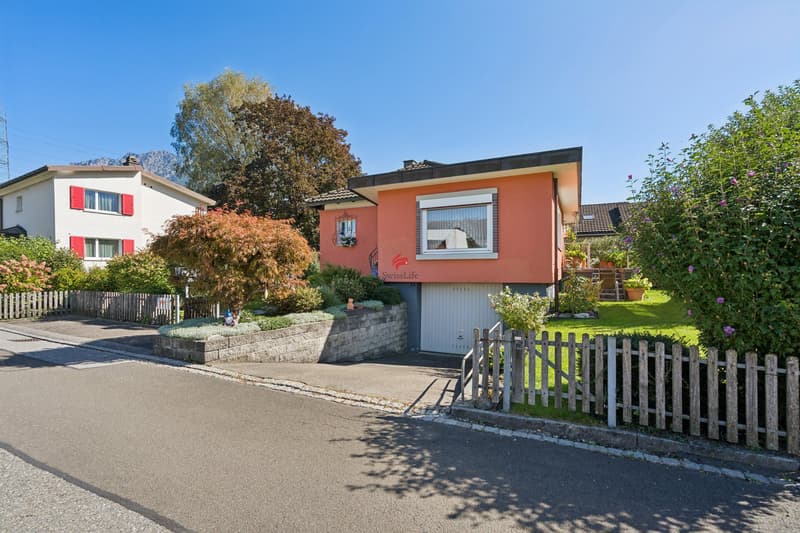 Gepflegtes Einfamilienhaus mit schönem Garten (1)