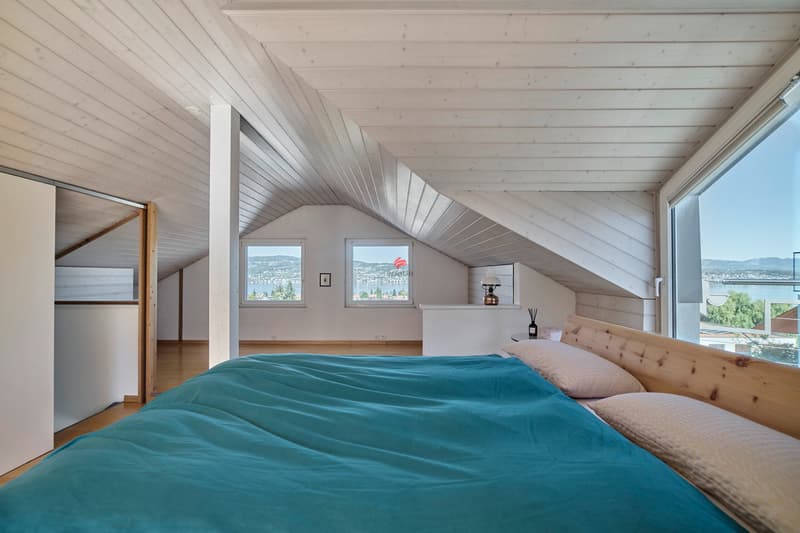 Schlafzimmer im Dachgeschoss mit Seesicht