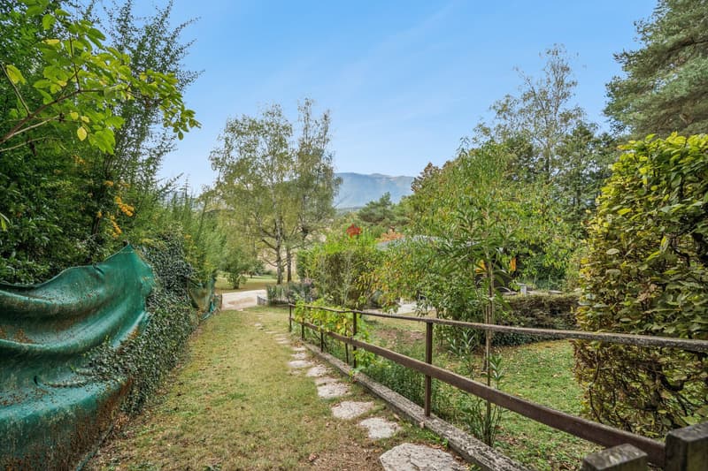 Chalet d'été situé en zone agricole au coeur de la nature (11)