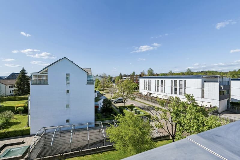 A home with a far-reaching view - views that inspire in every season (11)