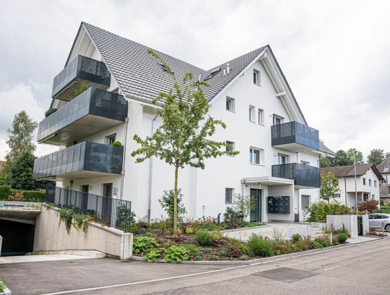Moderne 2.5-Zimmerwohnung im 1. Obergeschoss an attraktiver Lage in Rickenbach Sulz (1)