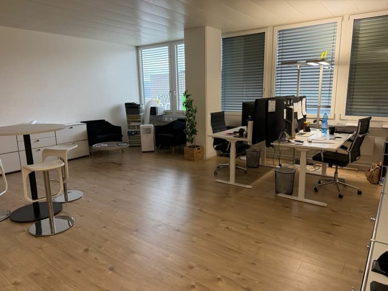 Modern & Vollausgestattetes Büro (6)