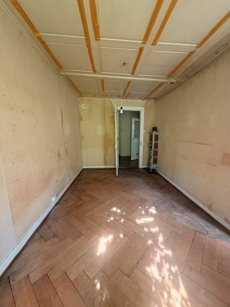Befristete 5-Zimmer-Altbauwohnung direkt beim Klusplatz! (7)