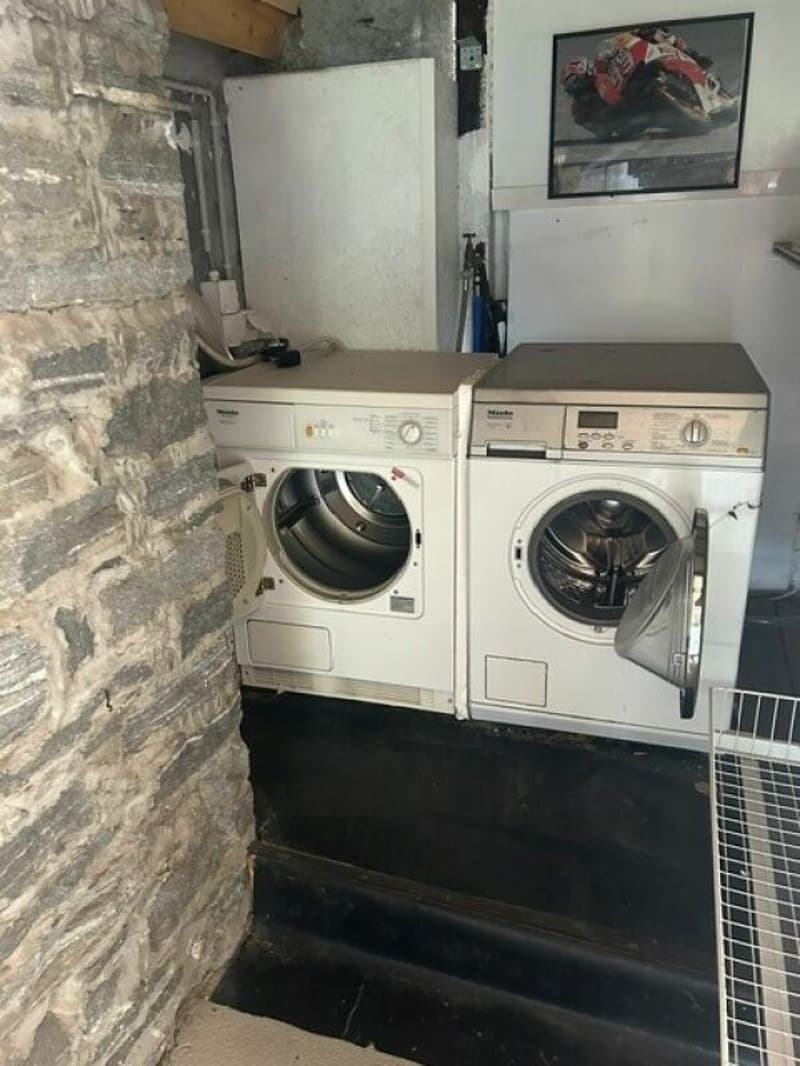 Charmante 3.5-Zimmerwohnung mit Cheminée, Balkon und modernem Wohnkomfort in Orselina / Affascinante appartamento di 3.5 locali con camino, balcone e comfort abitativo moderno a Orselina (7)