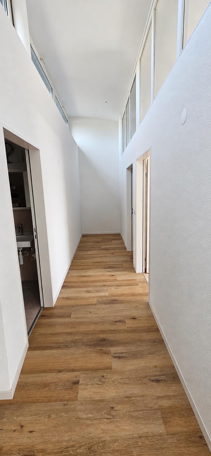 Lichtdurchflutete Wohnung mit grossem Balkon (3)