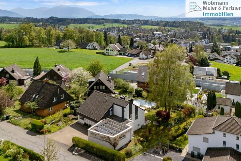 Partielle Fernsicht zu den Bergen