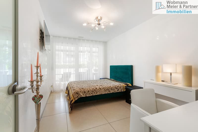 Geräumiges Schlafzimmer