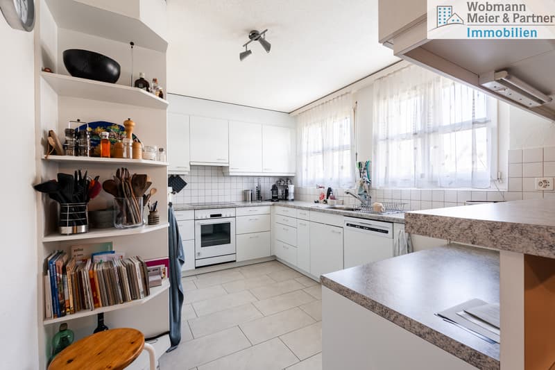 Spacious 4.5-room garden apartment with fireplace in Kindhausen (3)