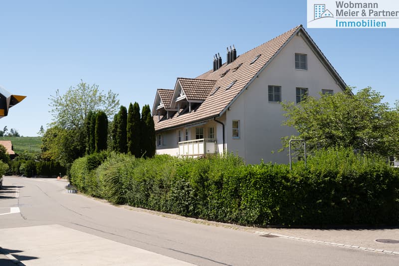 Spacious 4.5-room garden apartment with fireplace in Kindhausen (1)