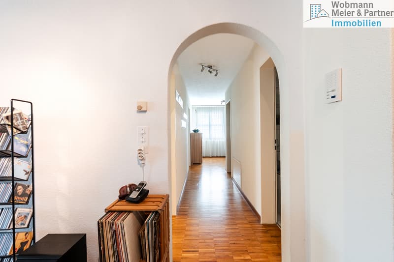 Spacious 4.5-room garden apartment with fireplace in Kindhausen (9)