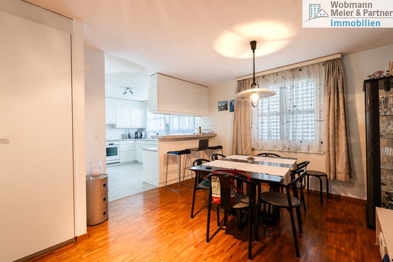 Spacious 4.5-room garden apartment with fireplace in Kindhausen (2)