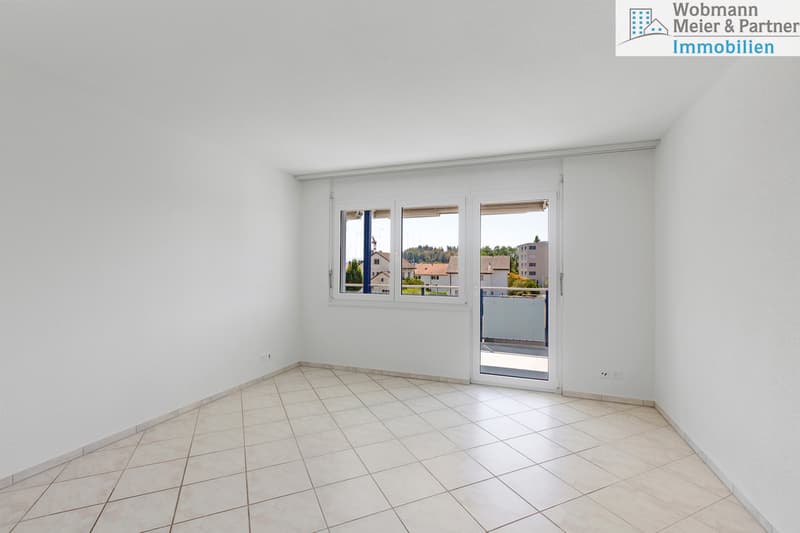 Grosses Zimmer mit Zugang zum Süd-Balkon
