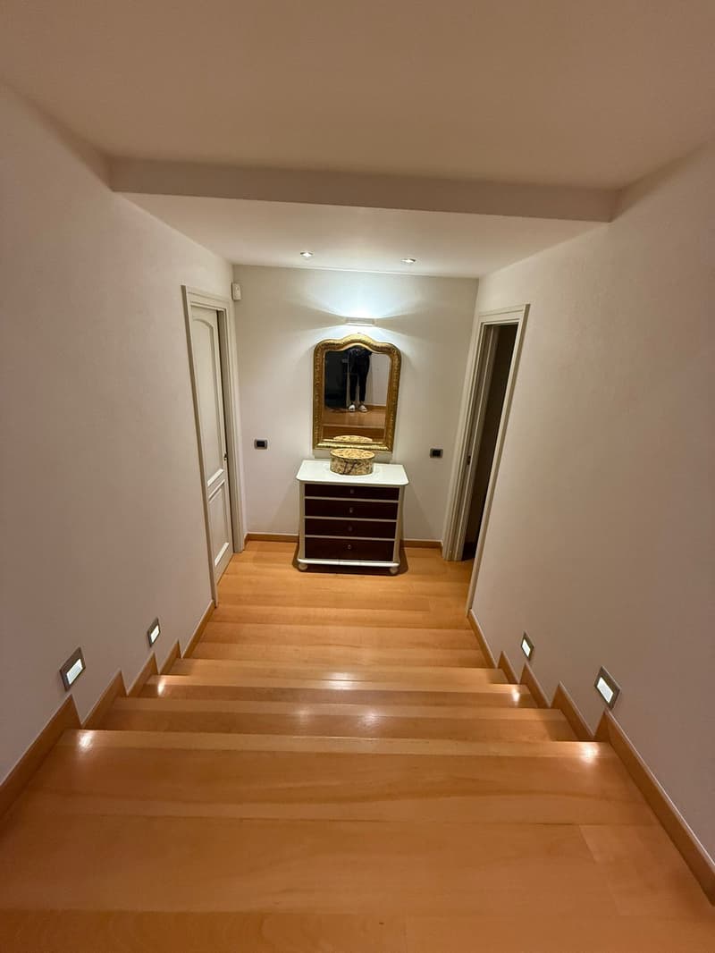 Esclusiva villa con piscina a pochi minuti dalla città (12)