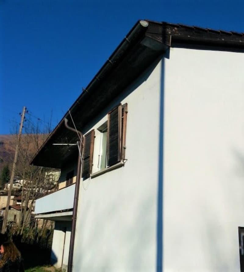 Casa unifamiliare immersa nella natura (4)