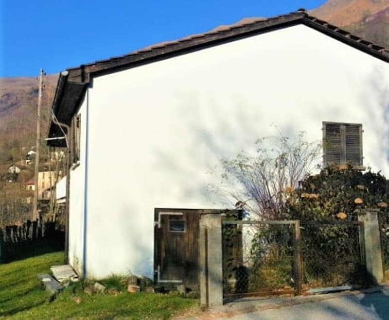 Casa unifamiliare immersa nella natura (3)