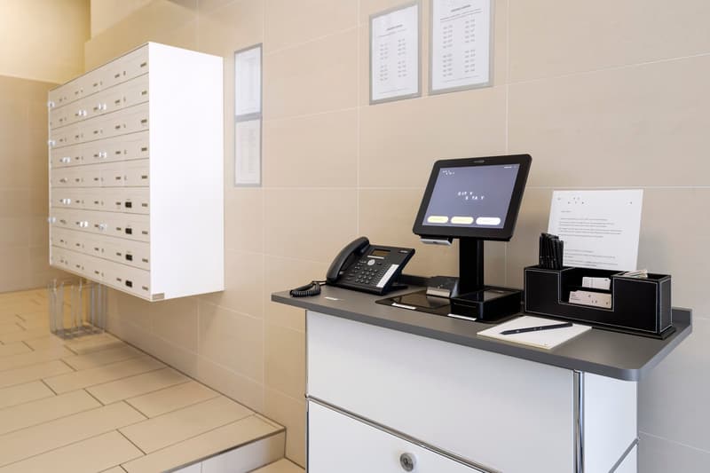 Check-in Kiosk & Rezeption