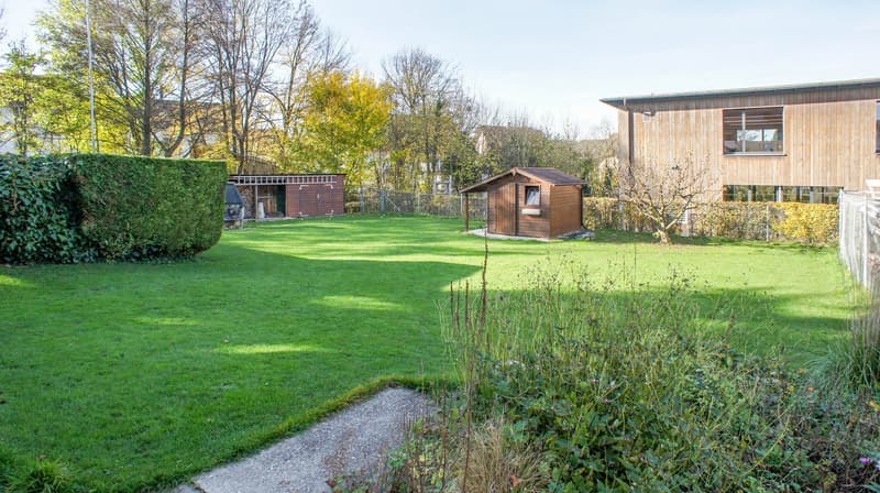 Bauland mit Einfamilienhaus (1)