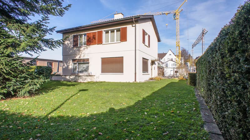 Grosses EFH mit Pool und sehr grossem Garten (2)