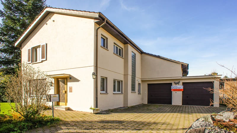 Grosses EFH mit Pool und sehr grossem Garten (2)