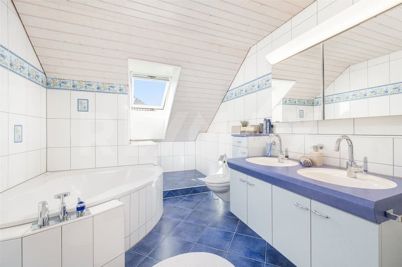 Spacious dream house with fireplace, large garden & plenty of space for the whole family (12)