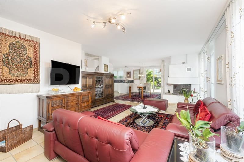 Einseitig angebautes Einfamilienhaus mit Wintergarten und überdeckbarem Pool (8)
