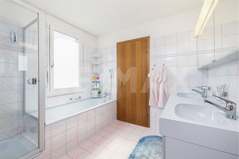 Einseitig angebautes Einfamilienhaus mit Wintergarten und überdeckbarem Pool (9)