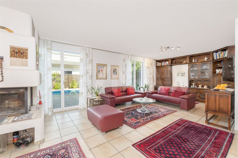 Einseitig angebautes Einfamilienhaus mit Wintergarten und überdeckbarem Pool (7)