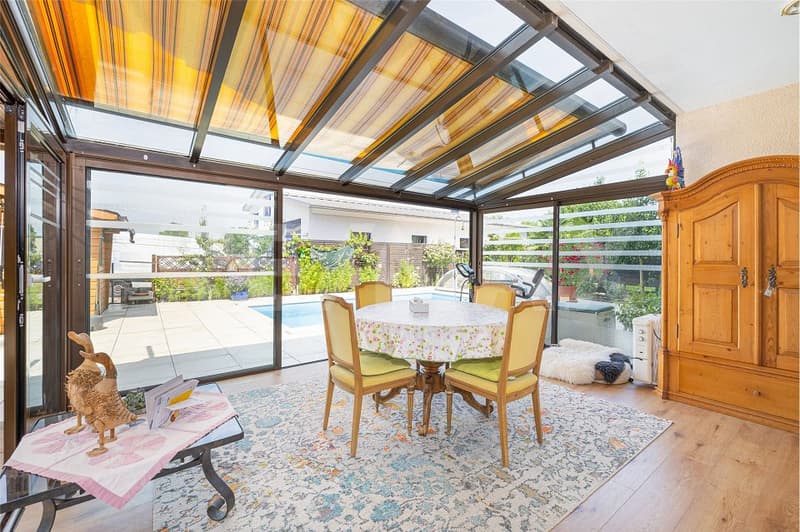 Einseitig angebautes Einfamilienhaus mit Wintergarten und überdeckbarem Pool (4)