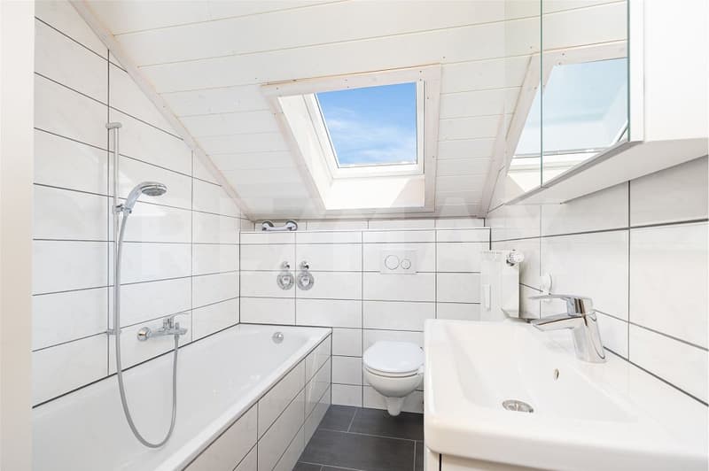 Attraktive Haushälfte mit 3 Wohnungen, 3 Carports, Garten und vielseitigem Potenzial (7)