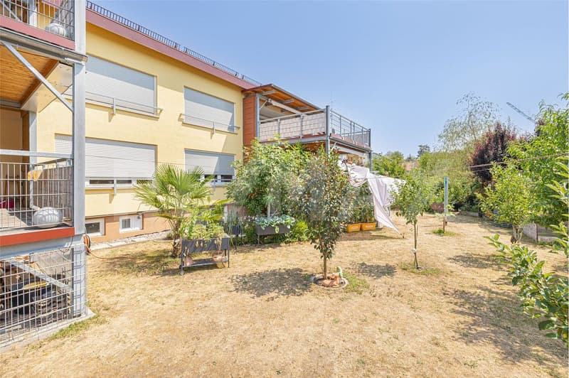 Attraktive Haushälfte mit 3 Wohnungen, 3 Carports, Garten und vielseitigem Potenzial (2)