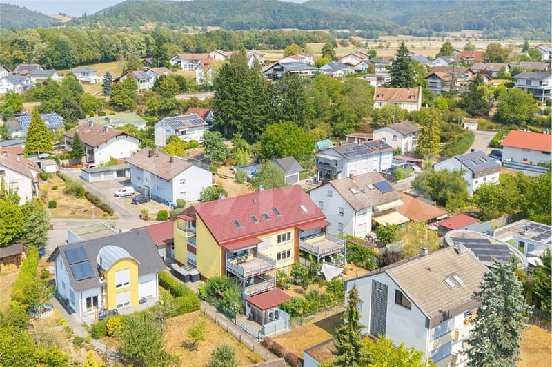 Attraktive Haushälfte mit 3 Wohnungen, 3 Carports, Garten und vielseitigem Potenzial (3)