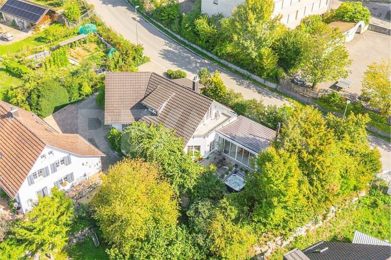 Freistehendes Einfamilienhaus mit Weitsicht, Wintergarten & Wohlfühlambiente (2)