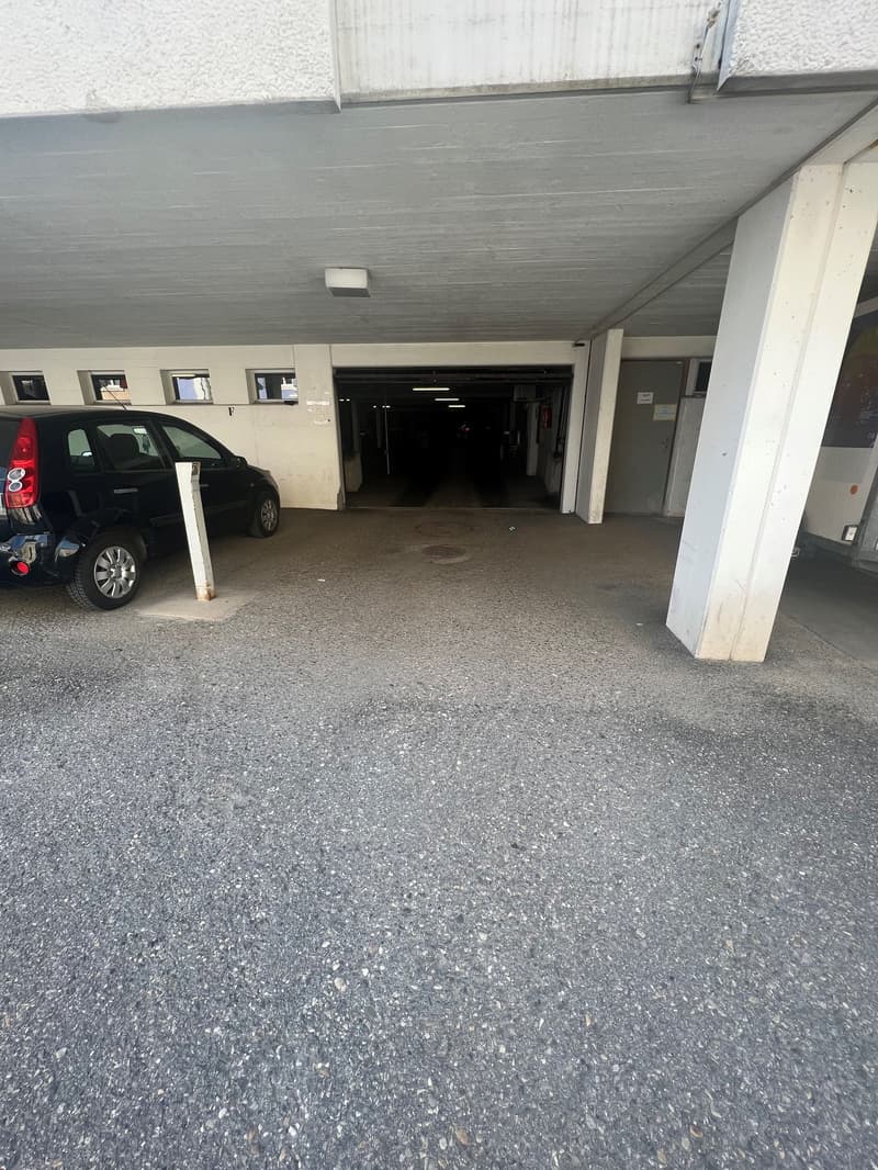 Places De park Souterrain et Garages Individuels prêt à louer ! (3)