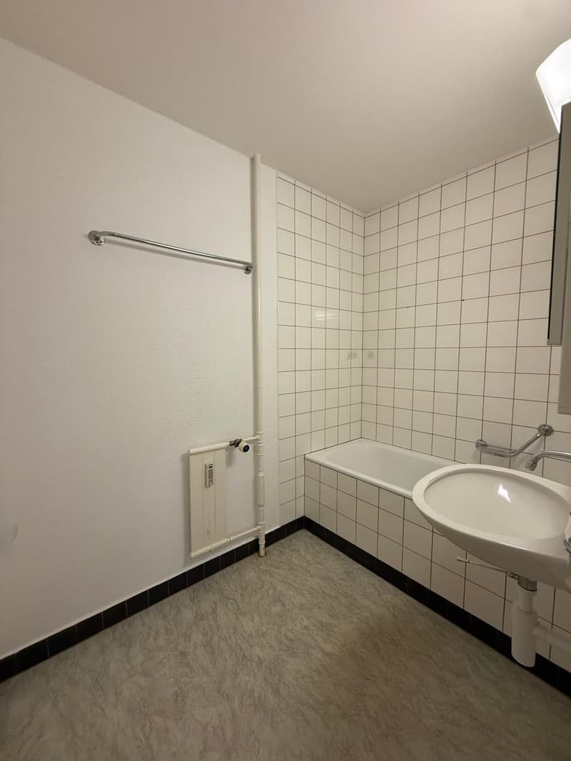 Appartamento soleggiato di 3,5 locali con balcone a Nidau (7)