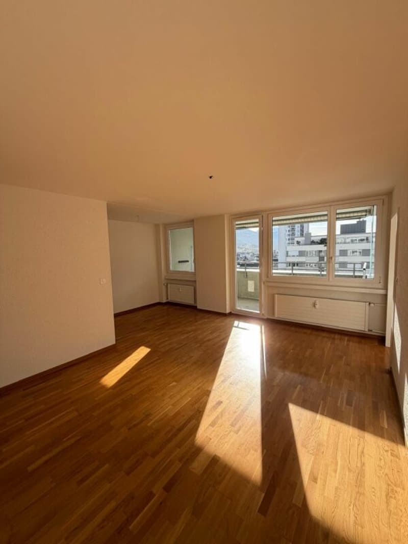 Bel appartement lumineux 4 pièces avec balcon & vue sur les montagnes dans un emplacement central à Chur (5)