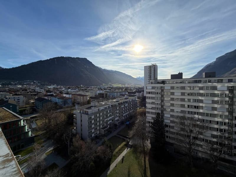 Bel appartement lumineux 4 pièces avec balcon & vue sur les montagnes dans un emplacement central à Chur (2)