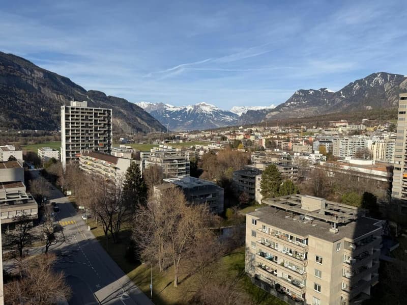 Bel appartement lumineux 4 pièces avec balcon & vue sur les montagnes dans un emplacement central à Chur (3)